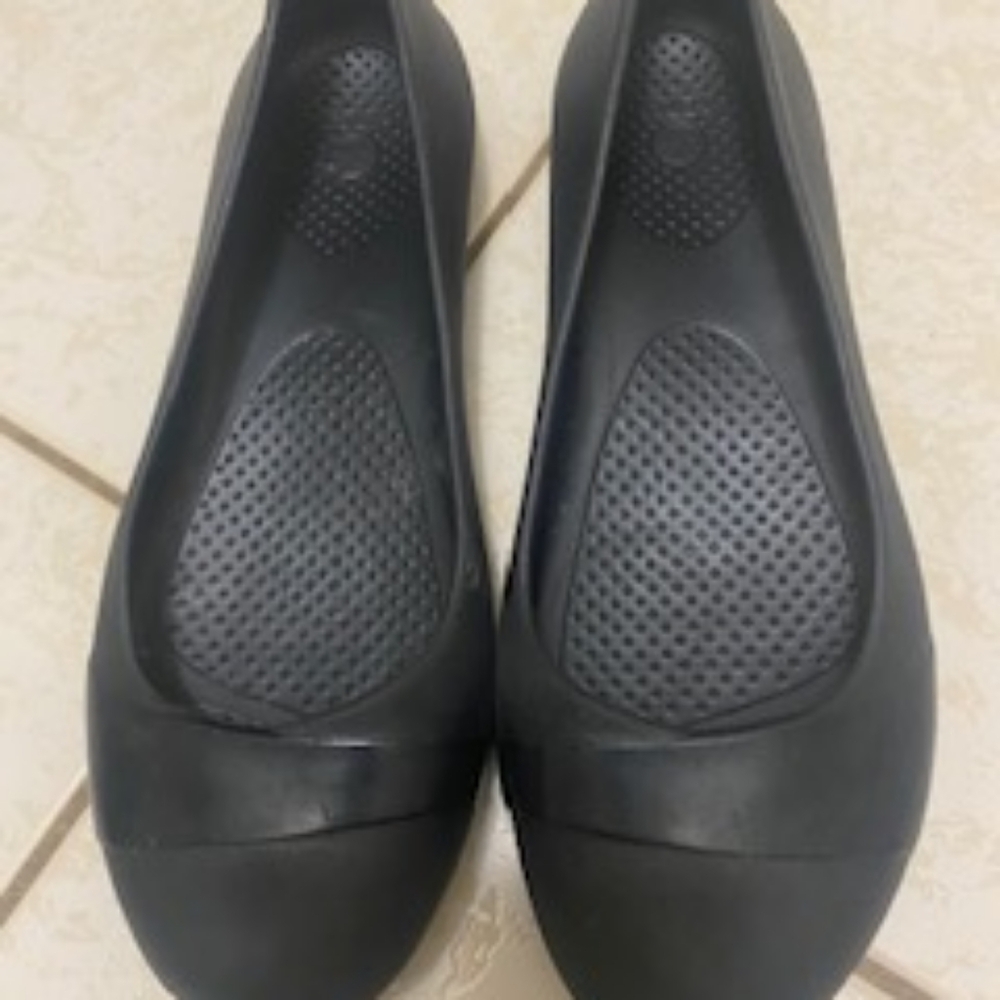 Black Crocs